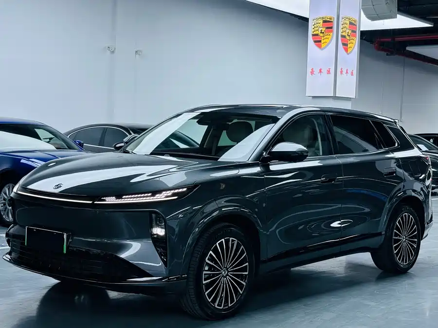 Dongfeng L8