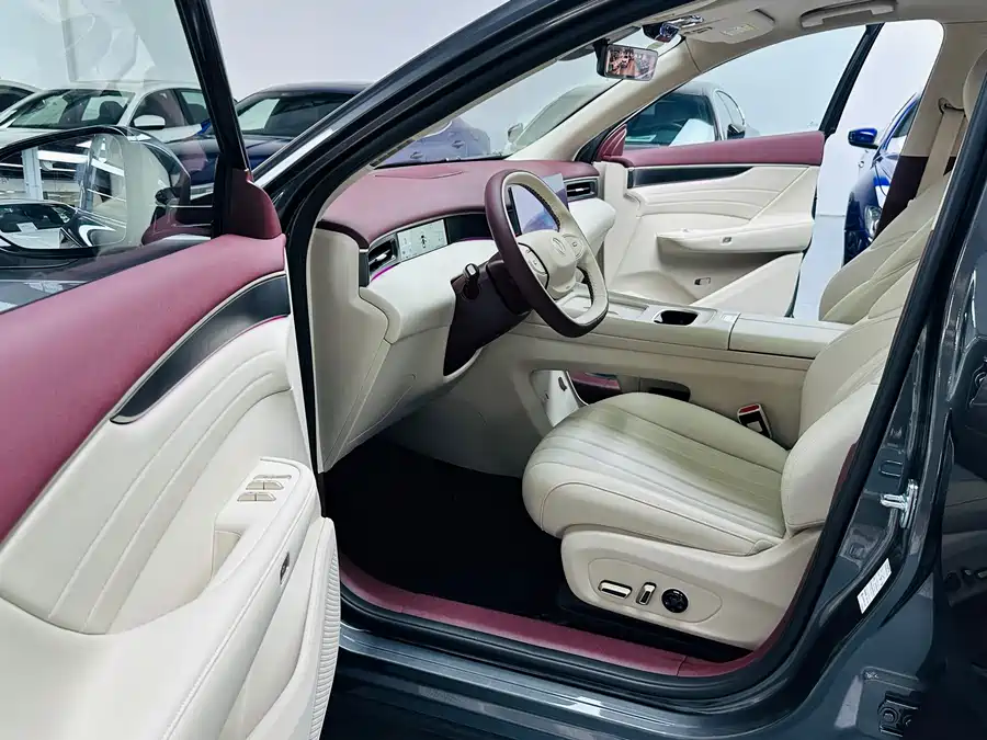 Dongfeng L8