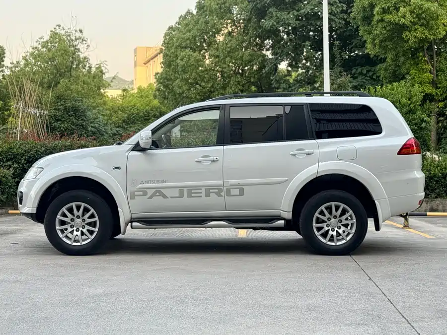 Mitsubishi Pajero Sport