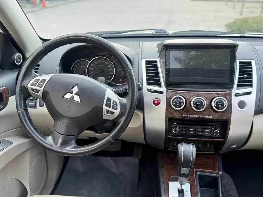 Mitsubishi Pajero Sport