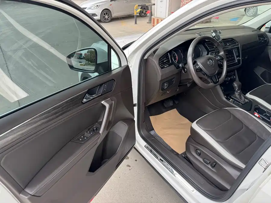 Volkswagen Tiguan L