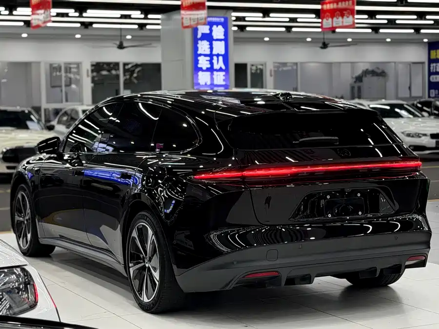 NIO ET5T