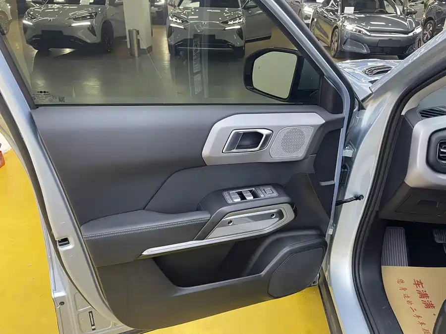 BYD Leopard Titanium 3
