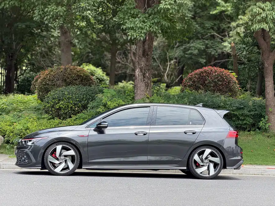 Volkswagen Golf GTI