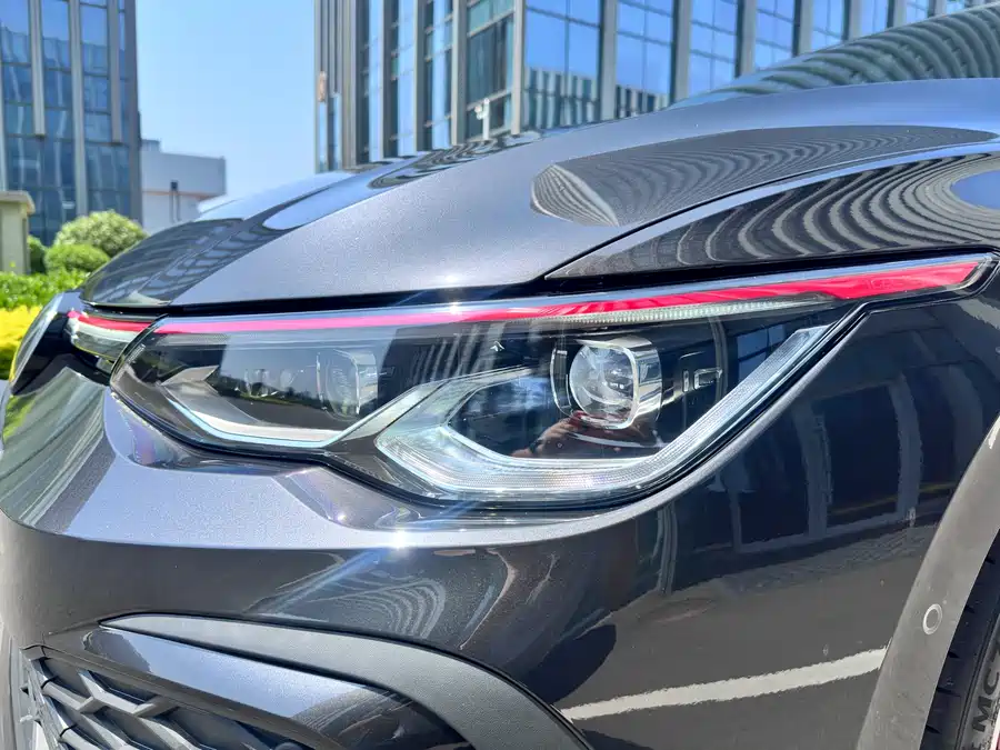 Volkswagen Golf GTI