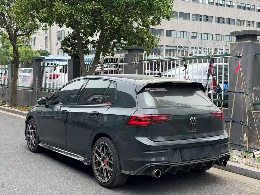 Volkswagen Golf GTI