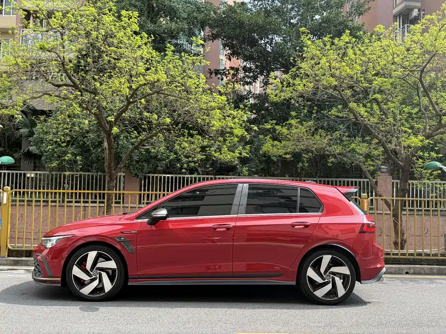 Volkswagen Golf GTI