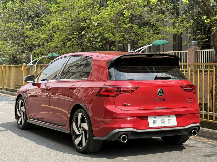 Volkswagen Golf GTI