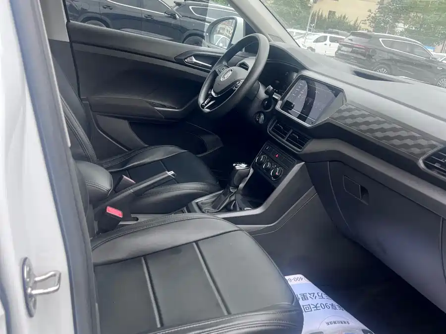 Volkswagen T-Cross (Tukai)