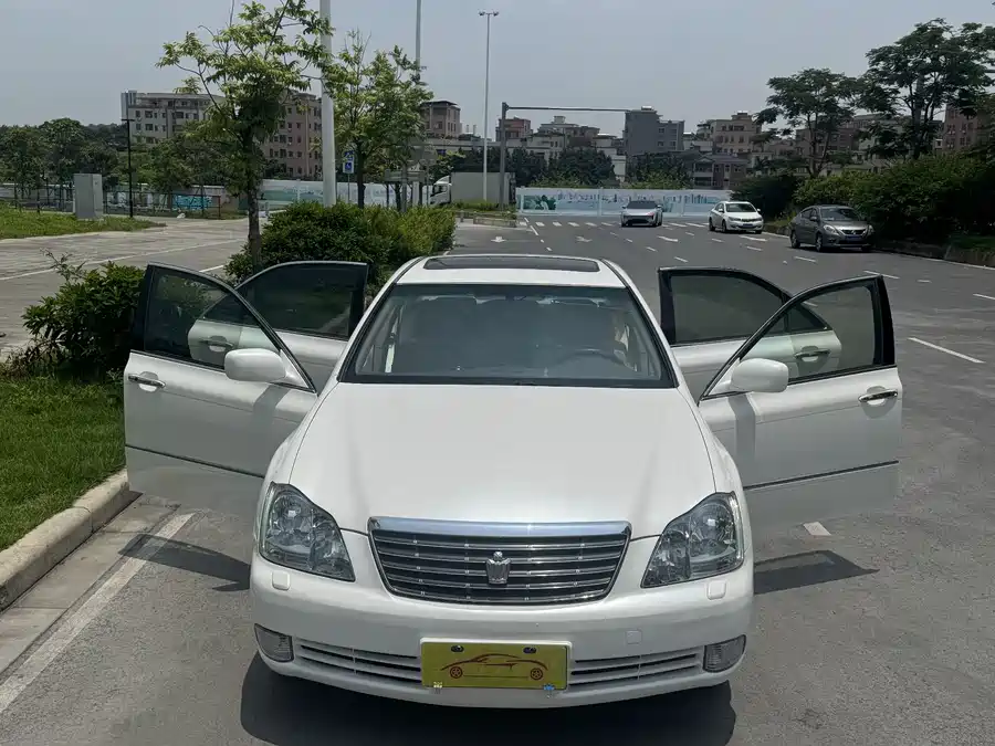 Toyota crown