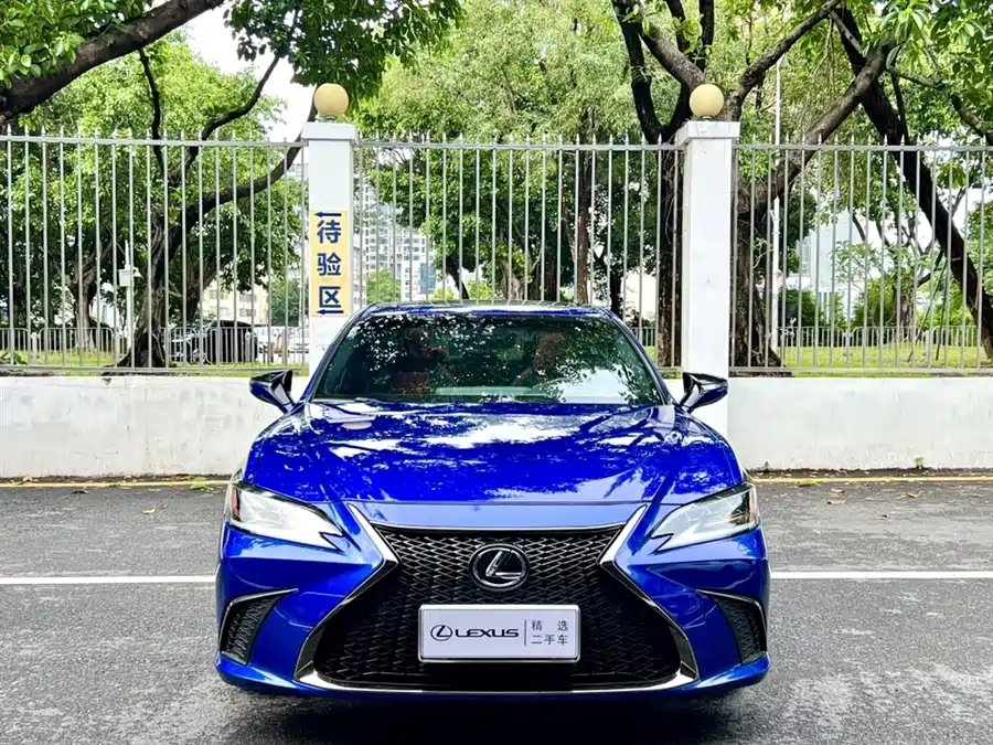 Lexus ES