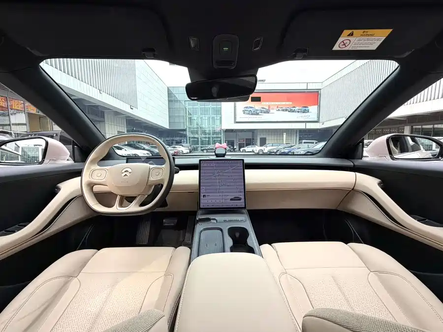 NIO ET7