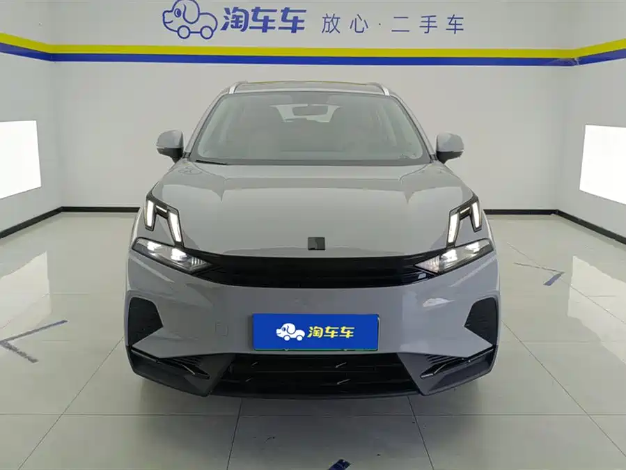 Lynk & Co 06 EM-P