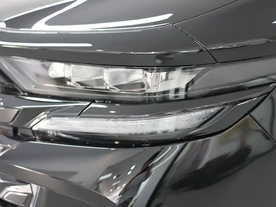 Toyota Crown Vellfire