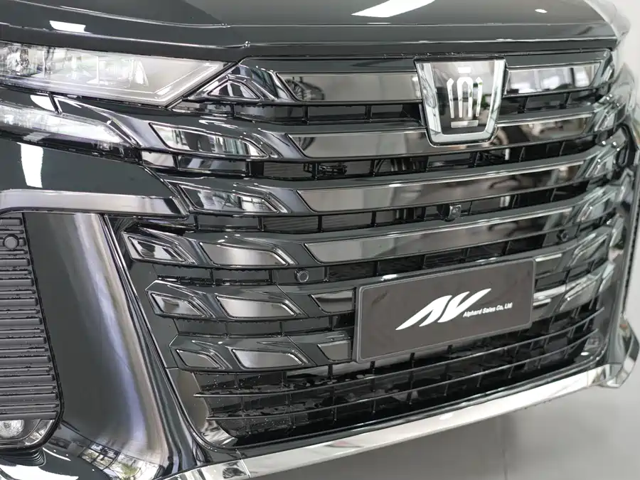 Toyota Crown Vellfire