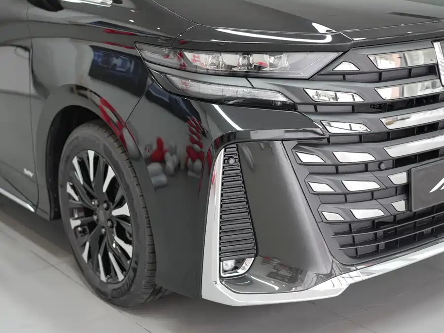 Toyota Crown Vellfire