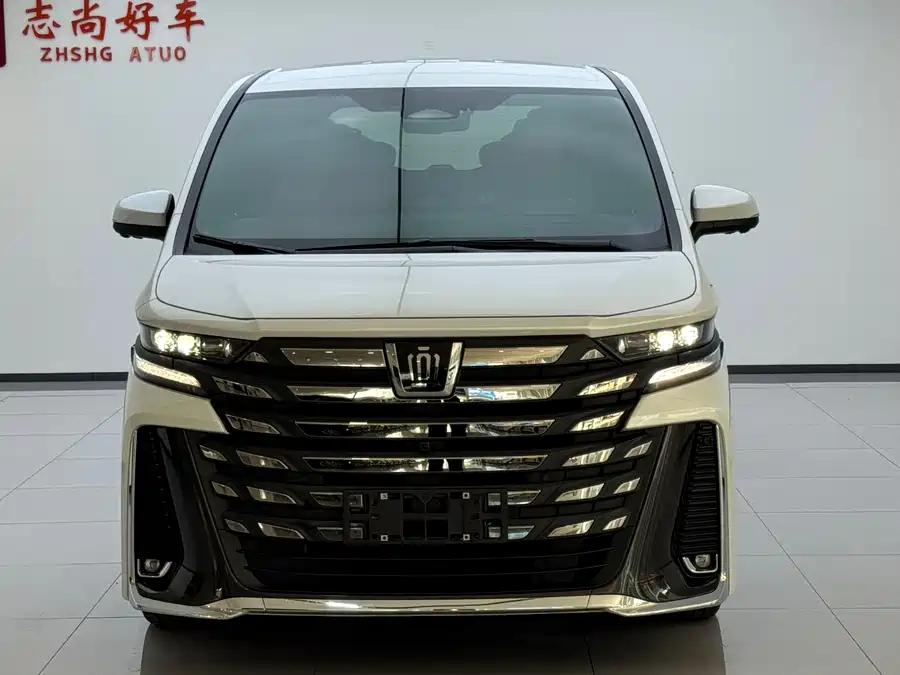 Toyota Crown Vellfire