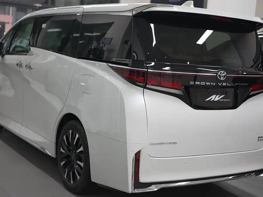 Toyota Crown Vellfire