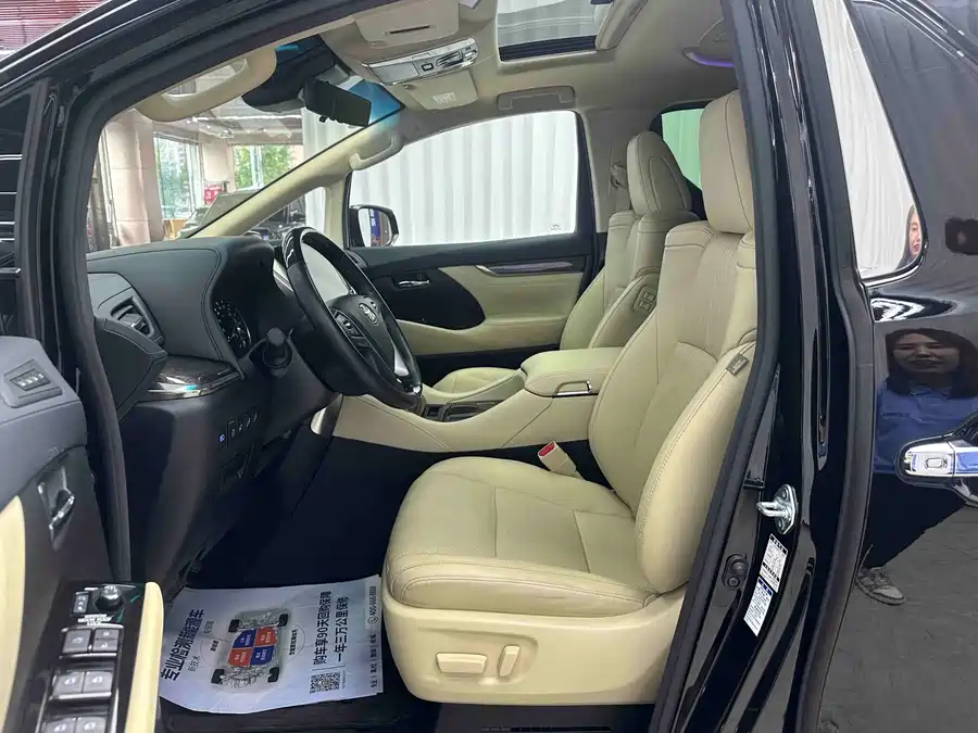 Toyota Crown Vellfire
