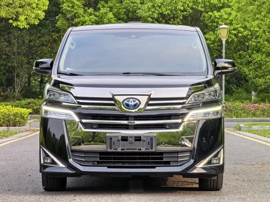 Toyota Crown Vellfire