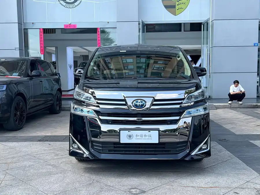 Toyota Crown Vellfire