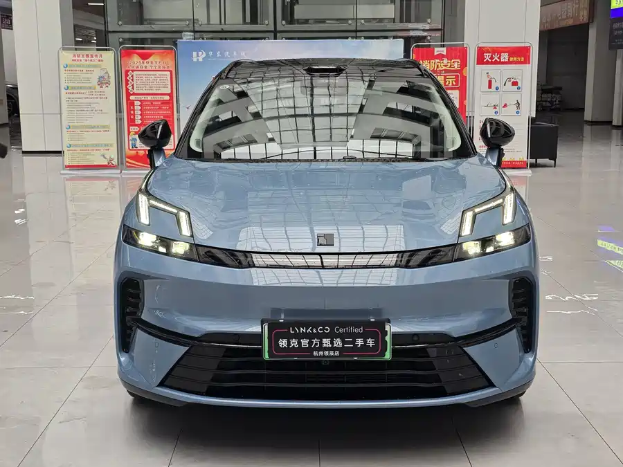 Lynk & Co 08 EM-P