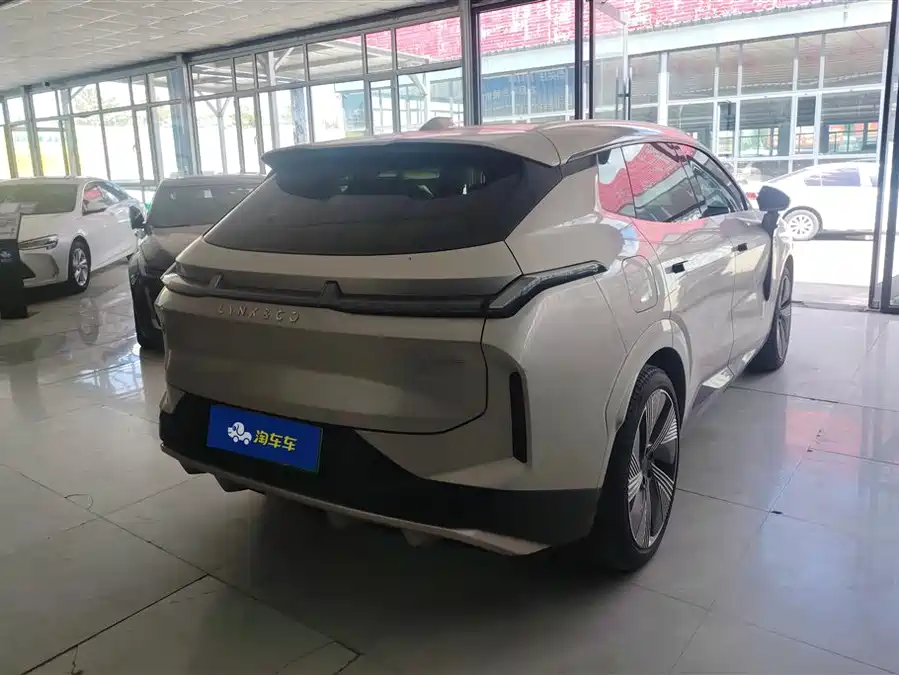 Lynk & Co 08 EM-P