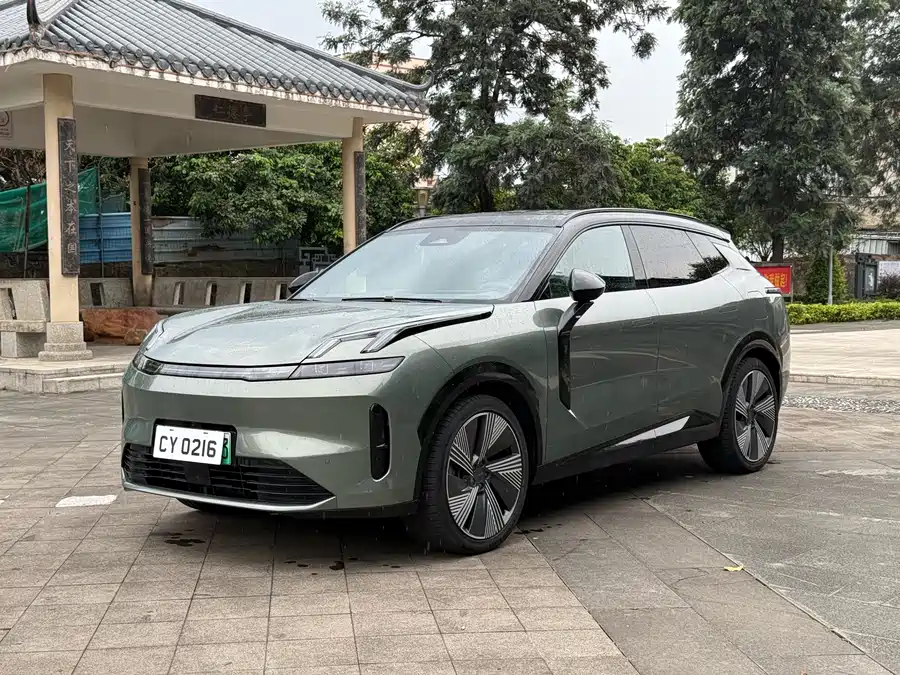 Lynk & Co 08 EM-P