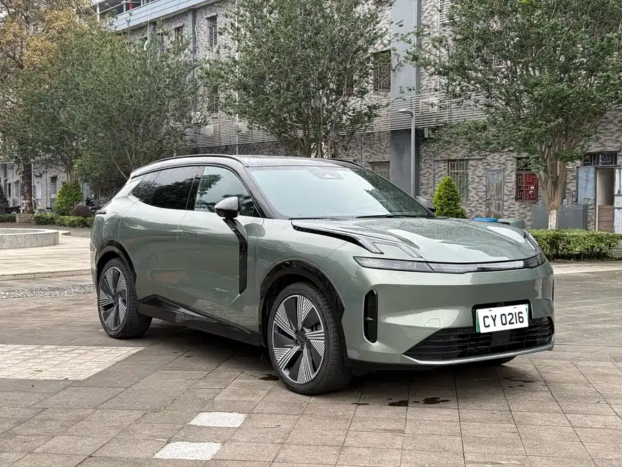Lynk & Co 08 EM-P
