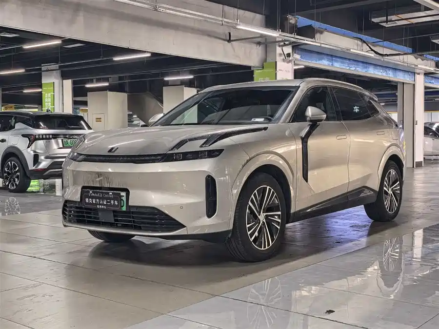 Lynk & Co 08 EM-P