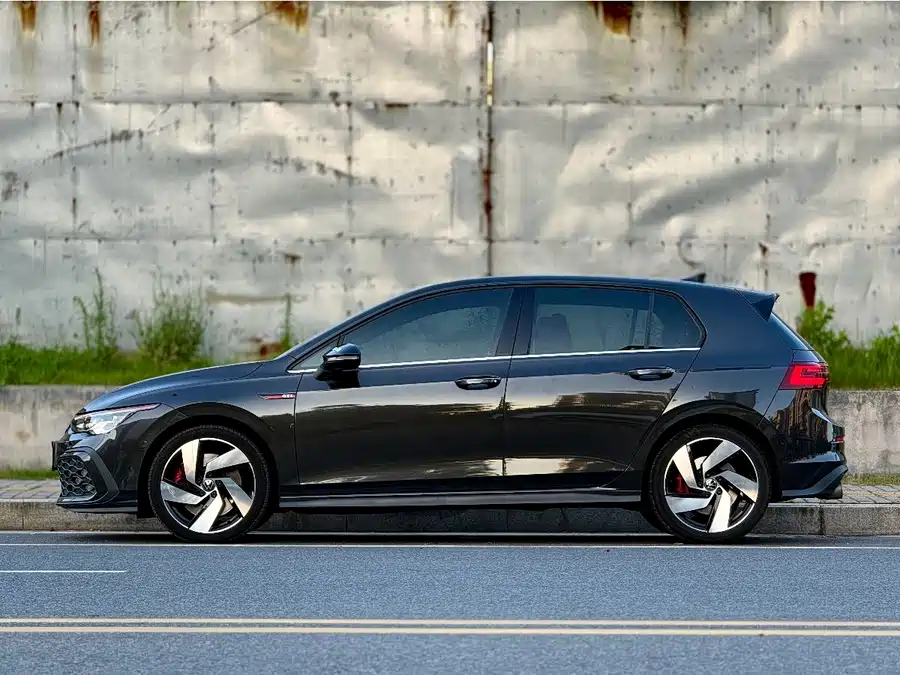 Volkswagen Golf GTI
