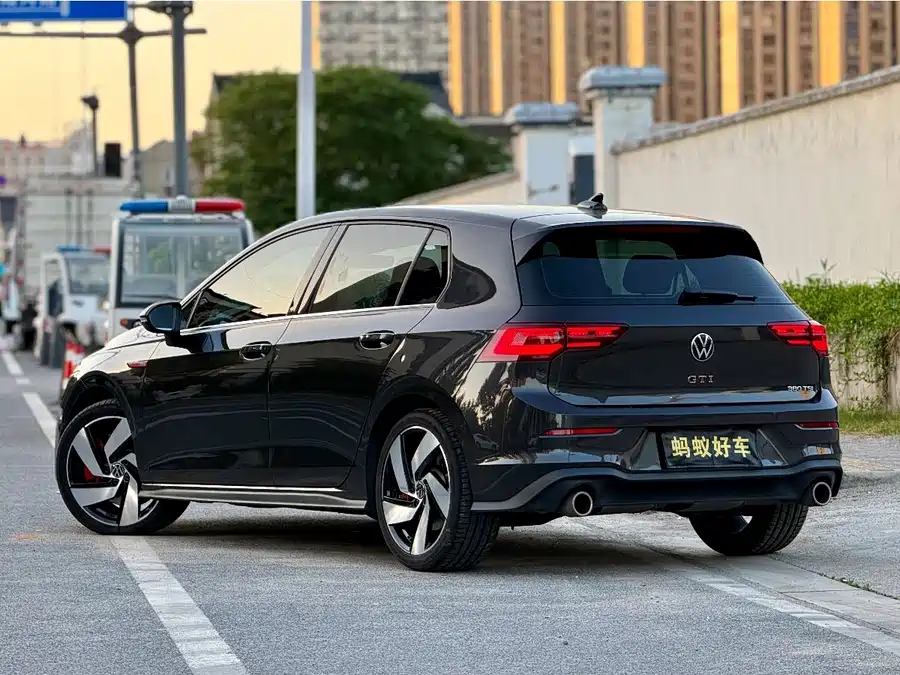 Volkswagen Golf GTI