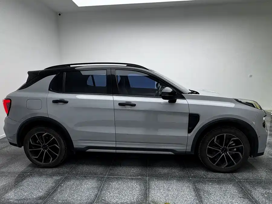 Lynk & Co 01