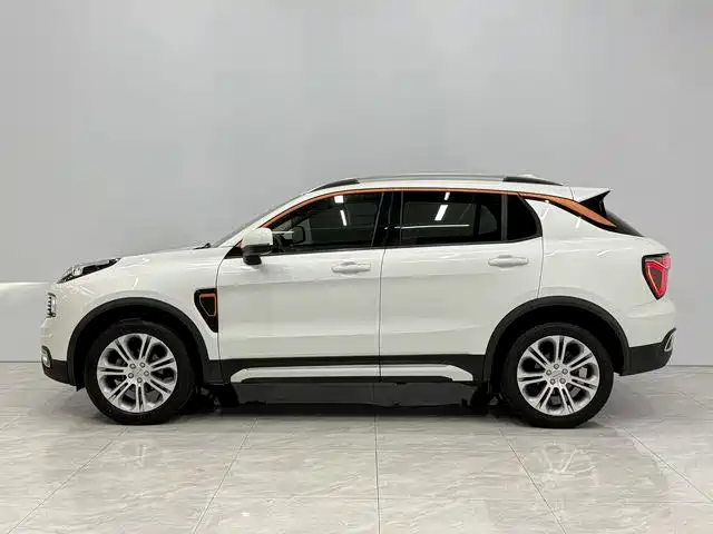 Lynk & Co 01