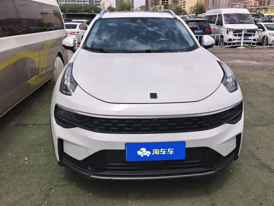 Lynk & Co 01