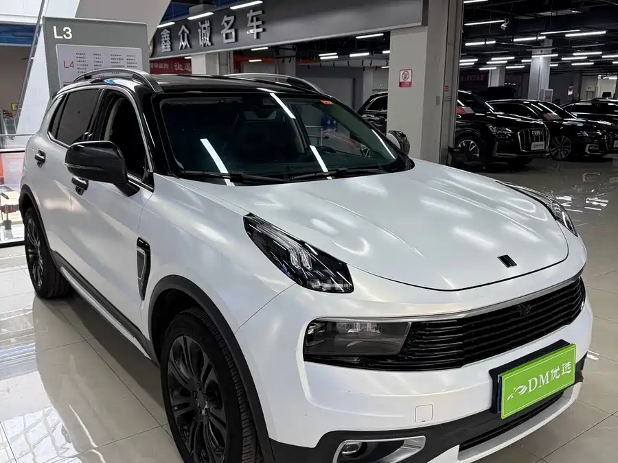 Lynk & Co 01