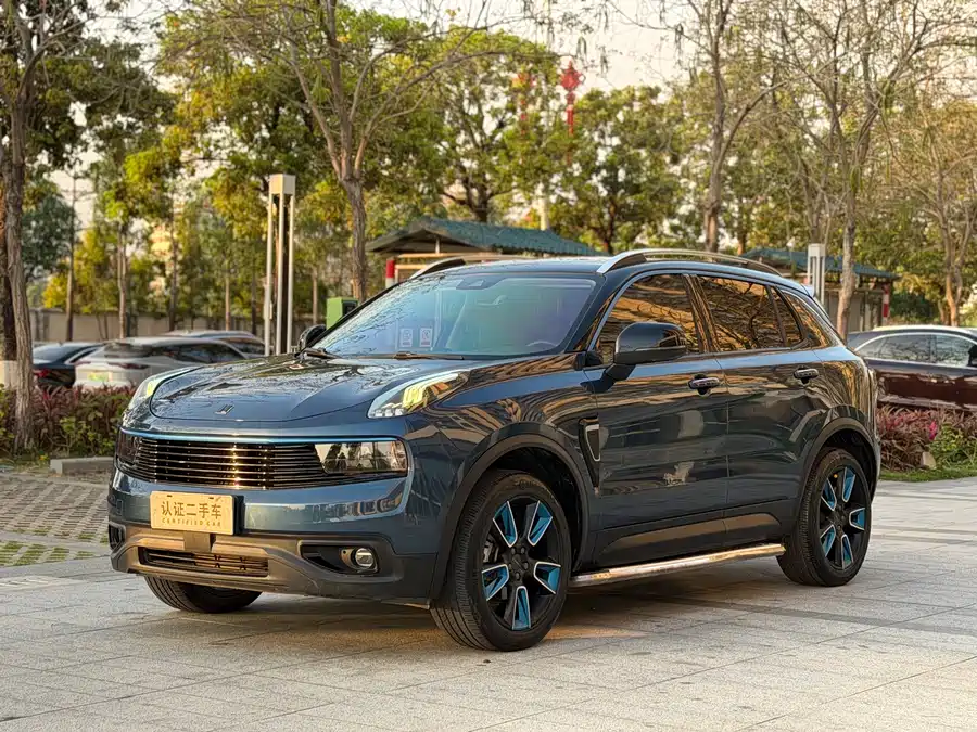 Lynk & Co 01