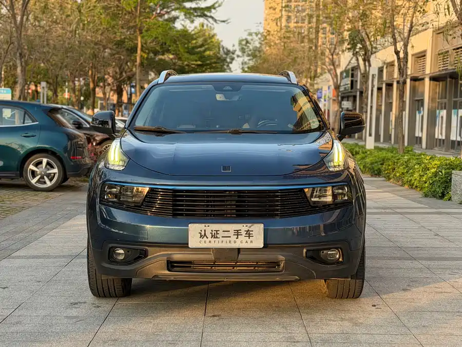 Lynk & Co 01