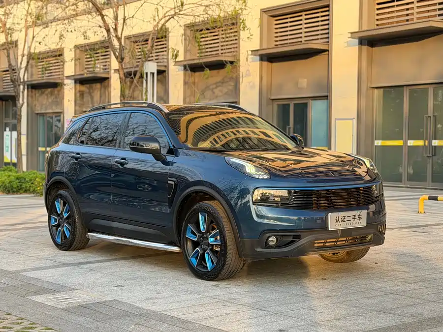 Lynk & Co 01