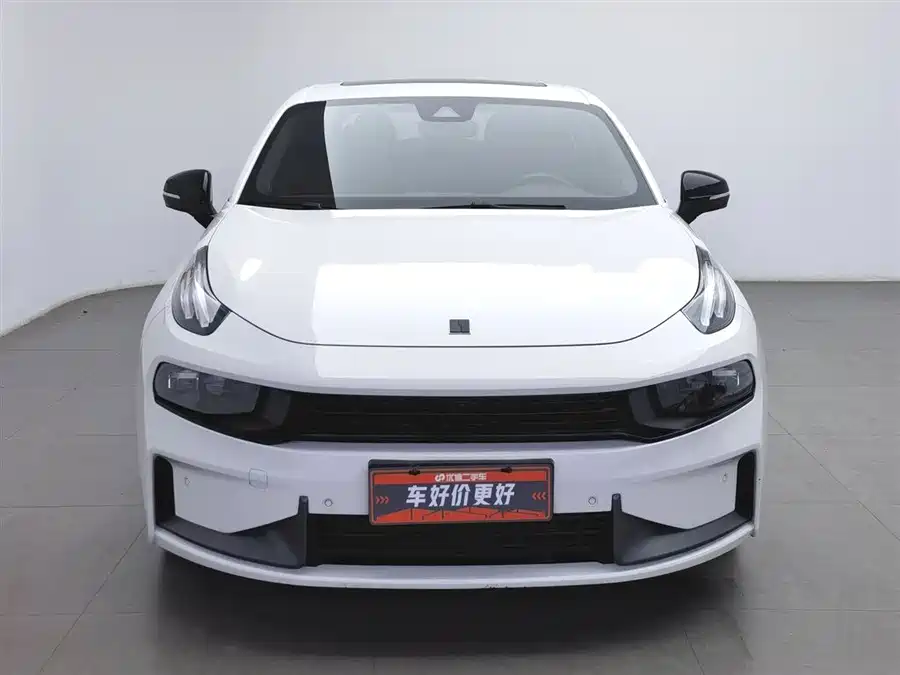 Lynk & Co 03