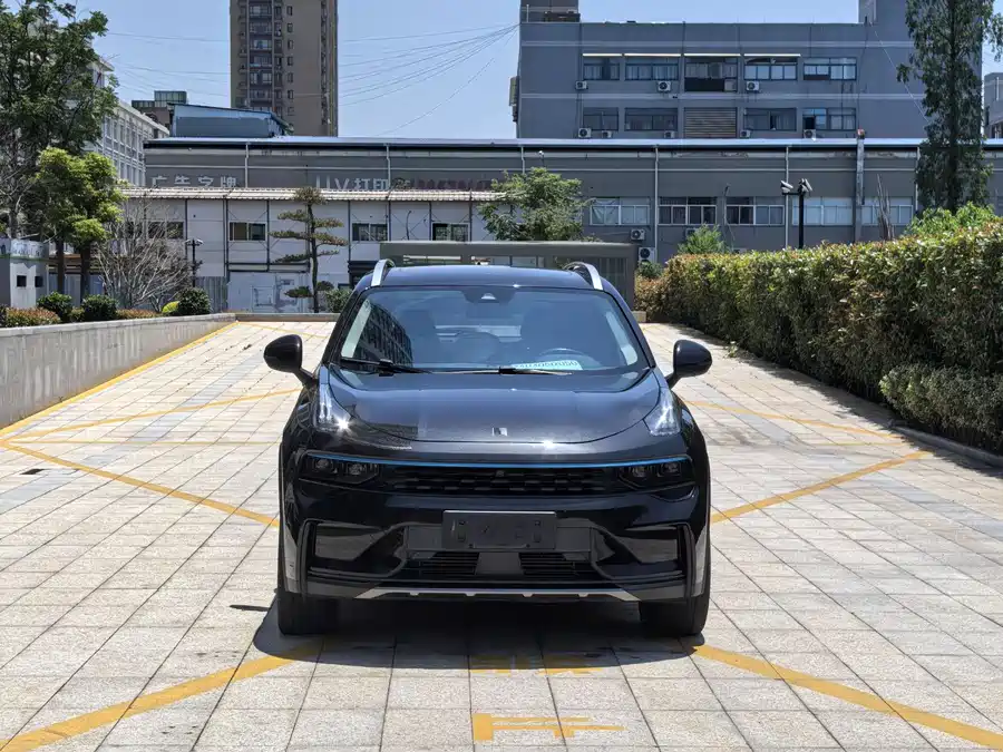 Lynk & Co 01