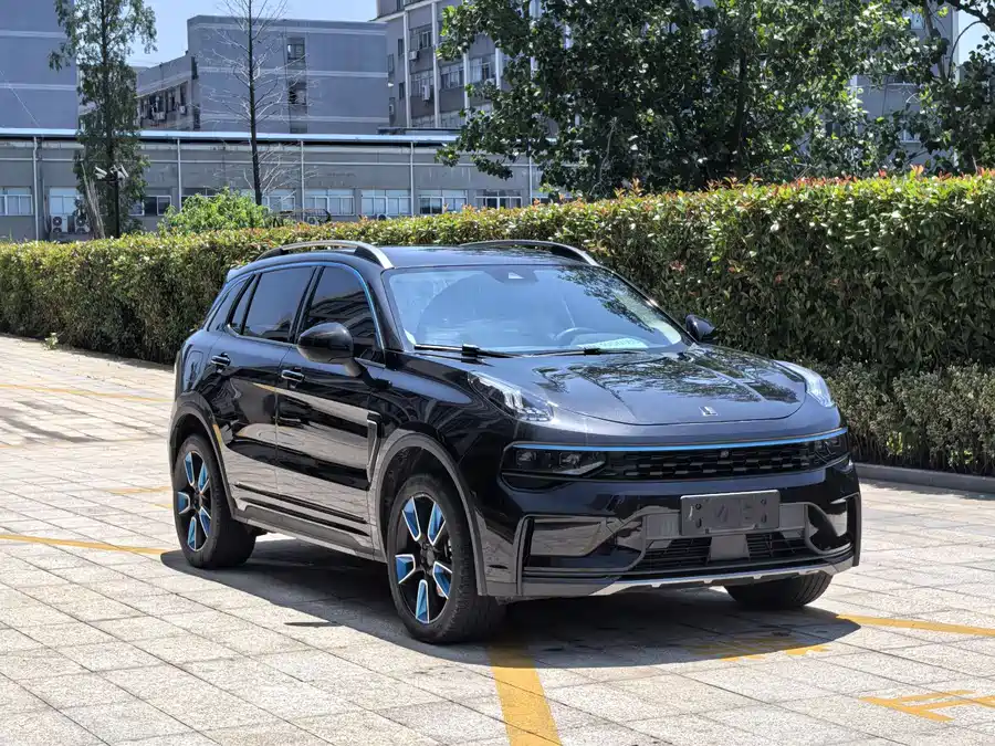Lynk & Co 01