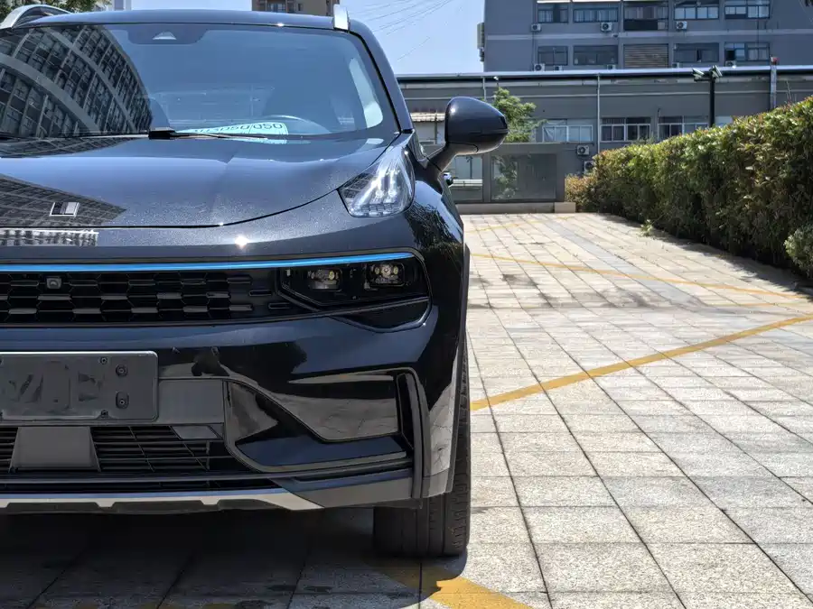 Lynk & Co 01