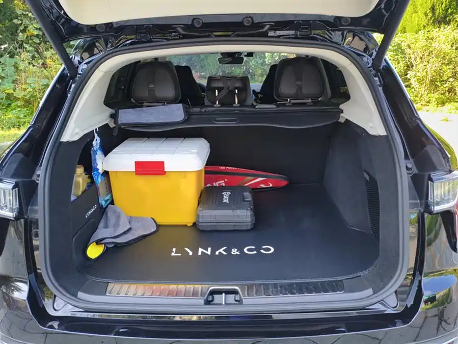 Lynk & Co 01