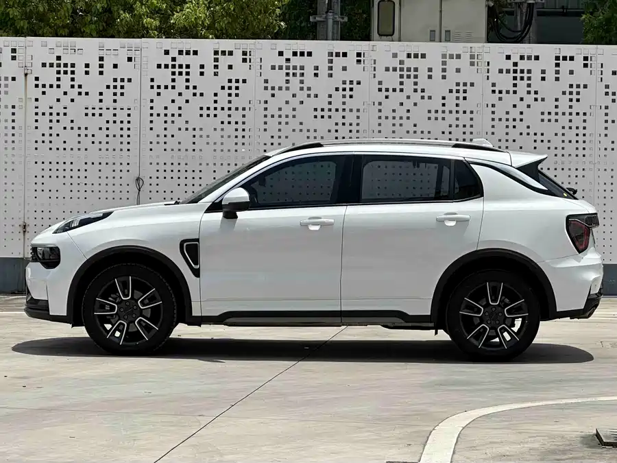 Lynk & Co 01