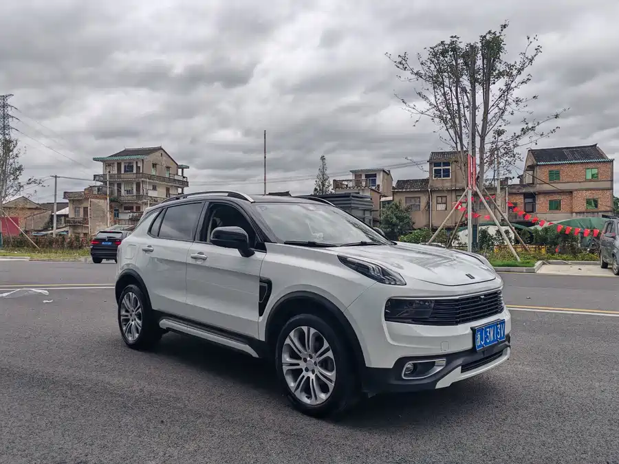 Lynk & Co 01