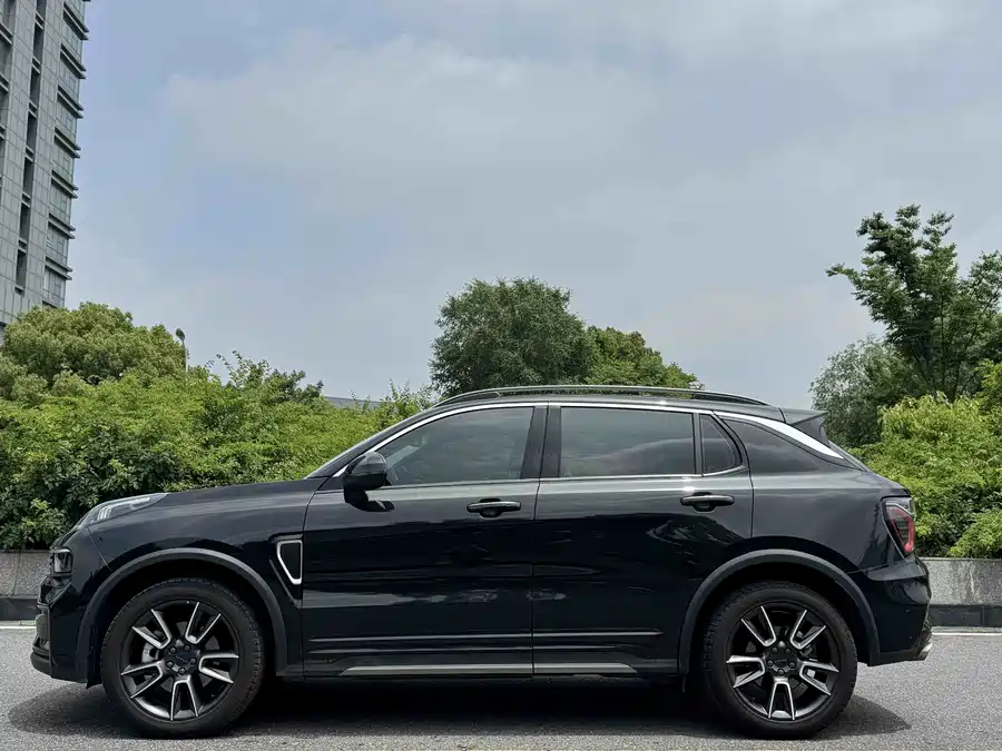 Lynk & Co 01