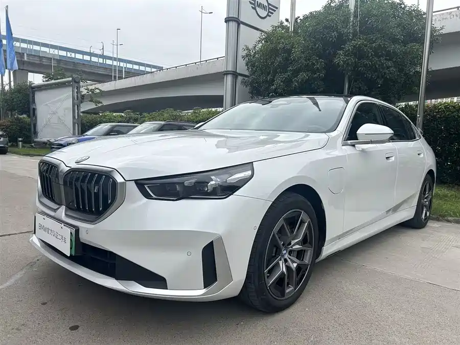 BMW i5