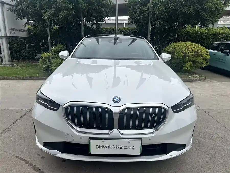 BMW i5