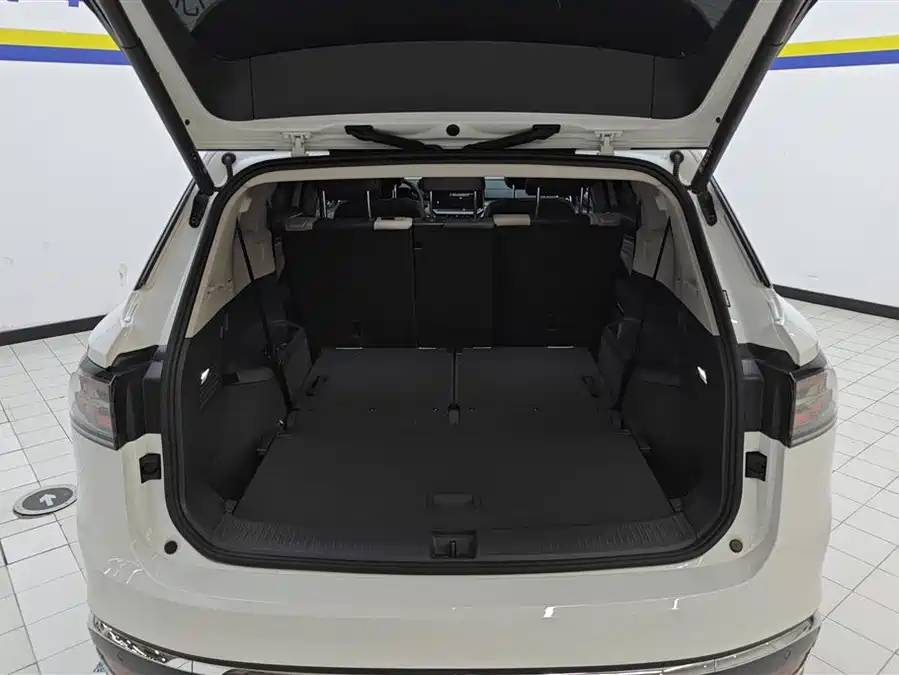 Volkswagen ID.6 CROZZ